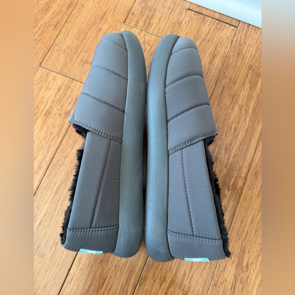 TOMS Repreve Mallow Faux Fur Womens Grey Casual Slip On Size 10 - Picture 6 of 12